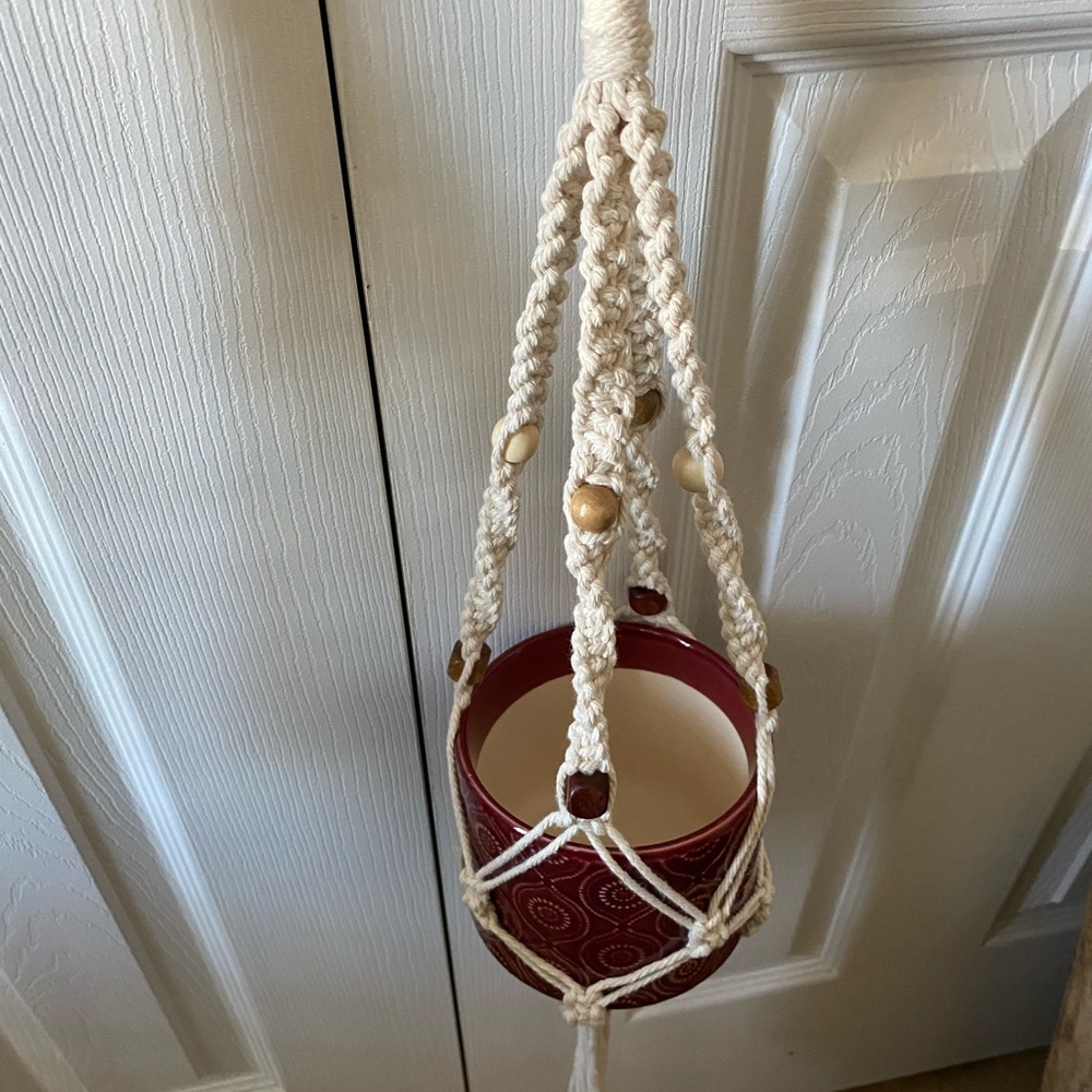 🌵(1) Handmade macrame plant hanger with red pot